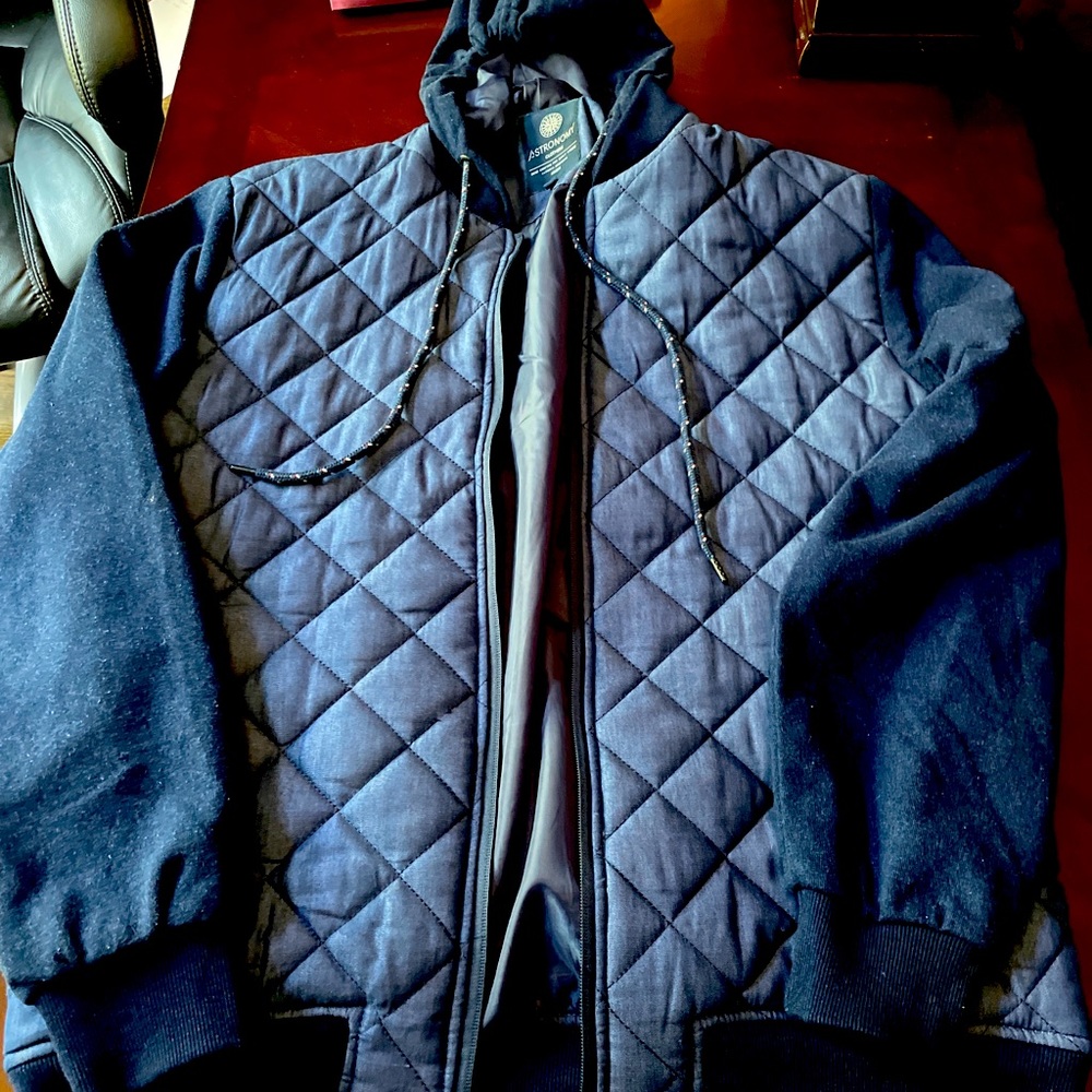 Men’s stylish navy blue hoodie vest look jacket